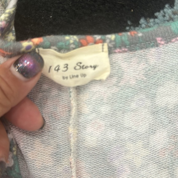 143 Story by Lineup Neon and Floral V-Neck Blouse.  Sz L - Picture 7 of 8